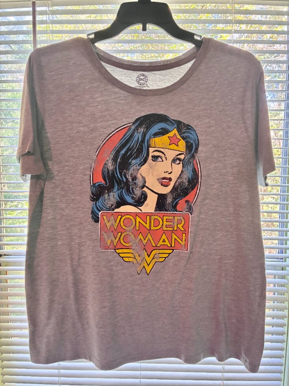 Wonder Woman Tee Shirt L